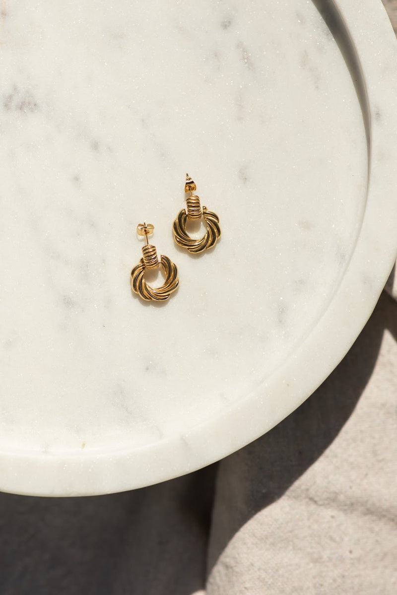 Circles Intertwined Gold Hoop - IDYLL MANOR