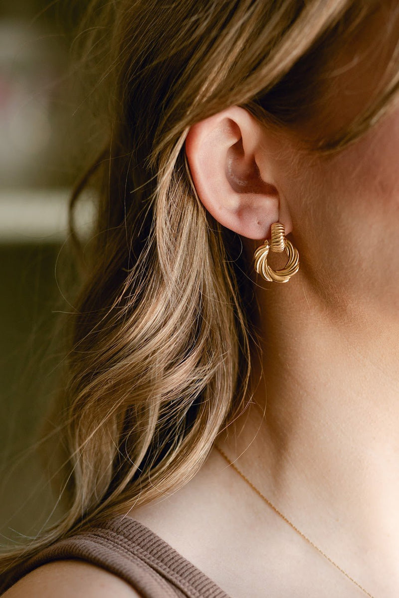 Circles Intertwined Gold Hoop - IDYLL MANOR