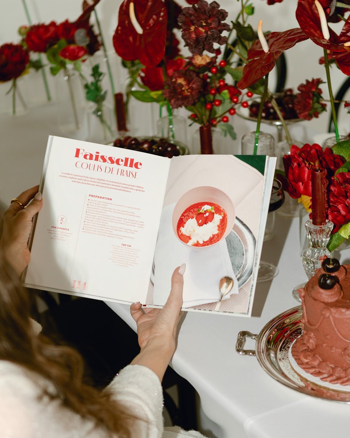 At the Table in Paris - IDYLL MANOR