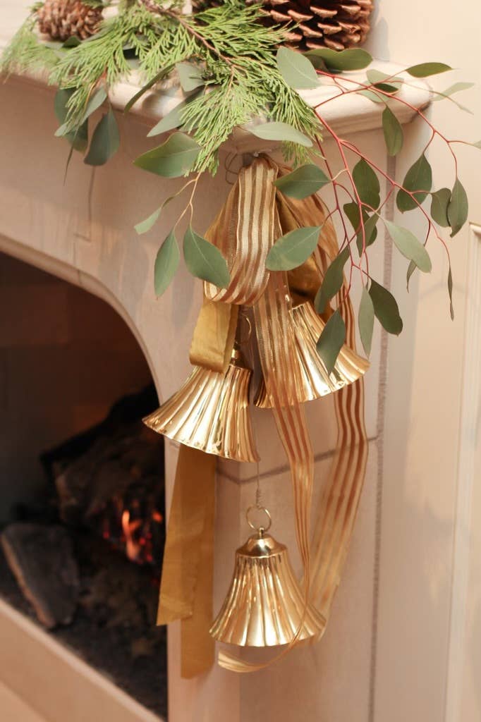 Scalloped Brass Bells - IDYLL MANOR