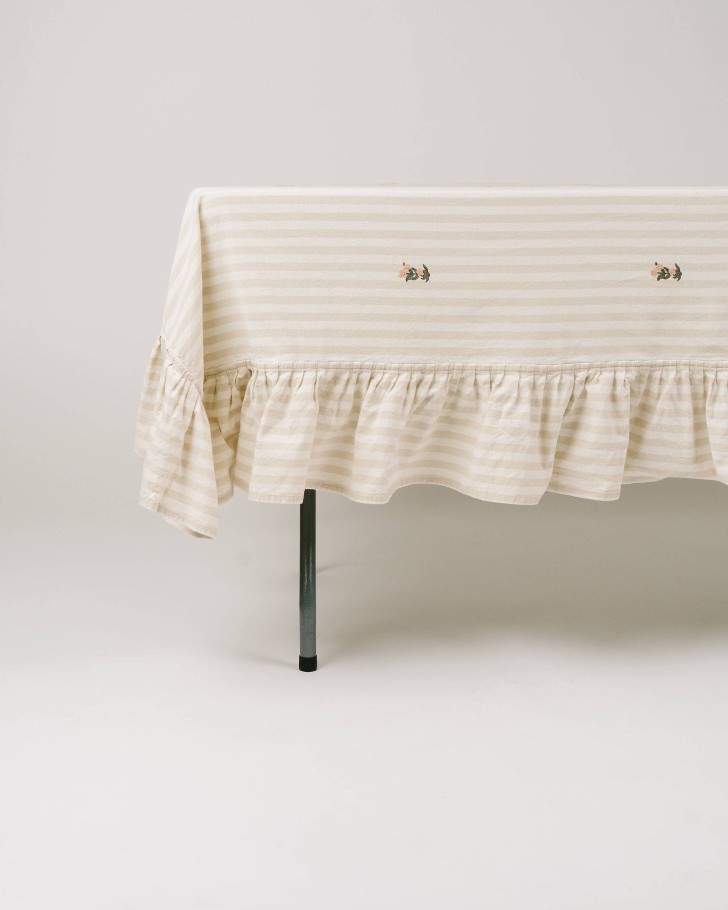 Frances Ruffled Tablecloth - IDYLL MANOR