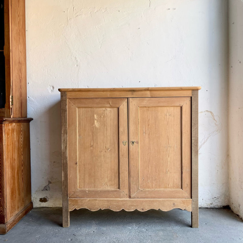 Antique Pine French Linen Cupboard - IDYLL MANOR