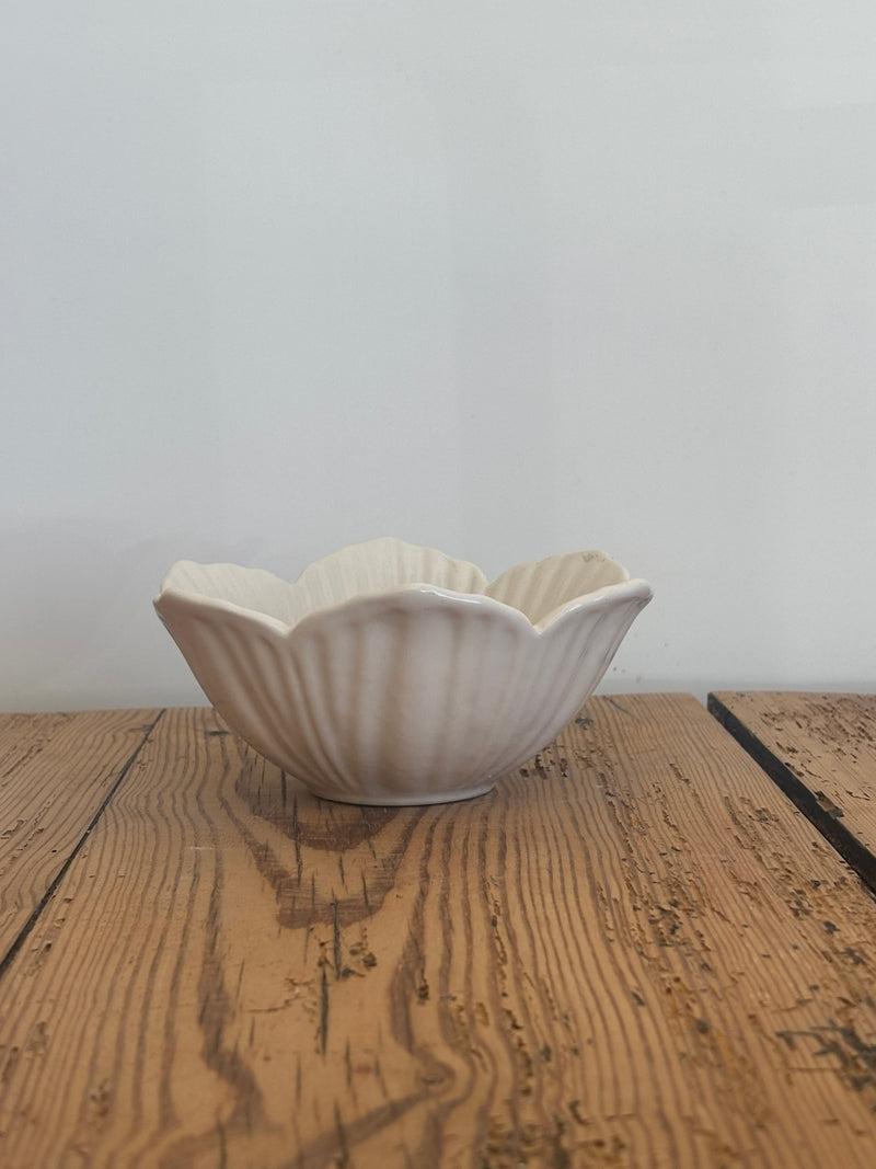 Handmade Flower Bowl - IDYLL MANOR