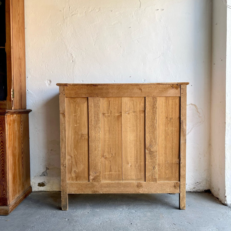 Antique Pine French Linen Cupboard - IDYLL MANOR