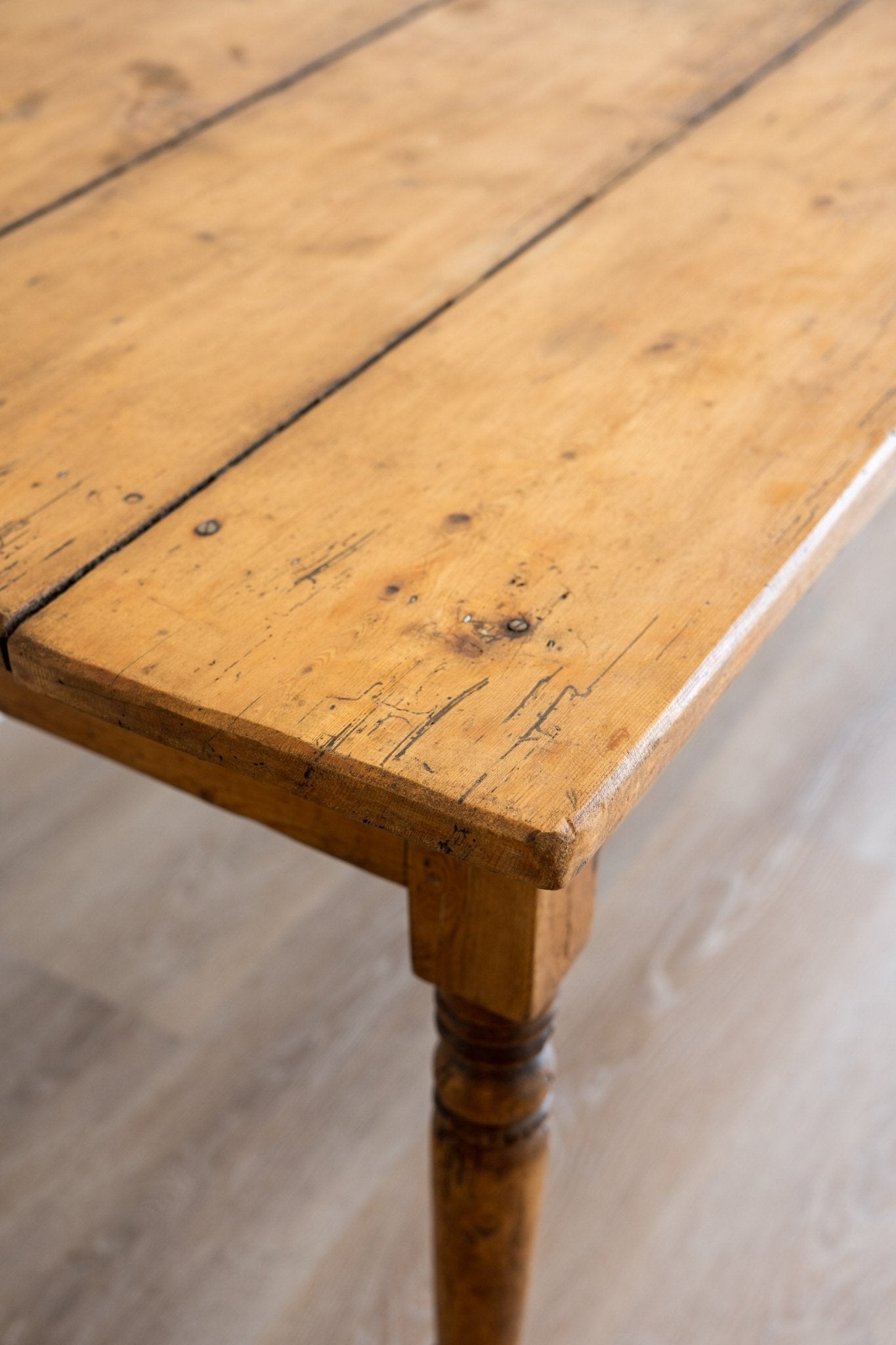 Victorian Pine Table - IDYLL MANOR