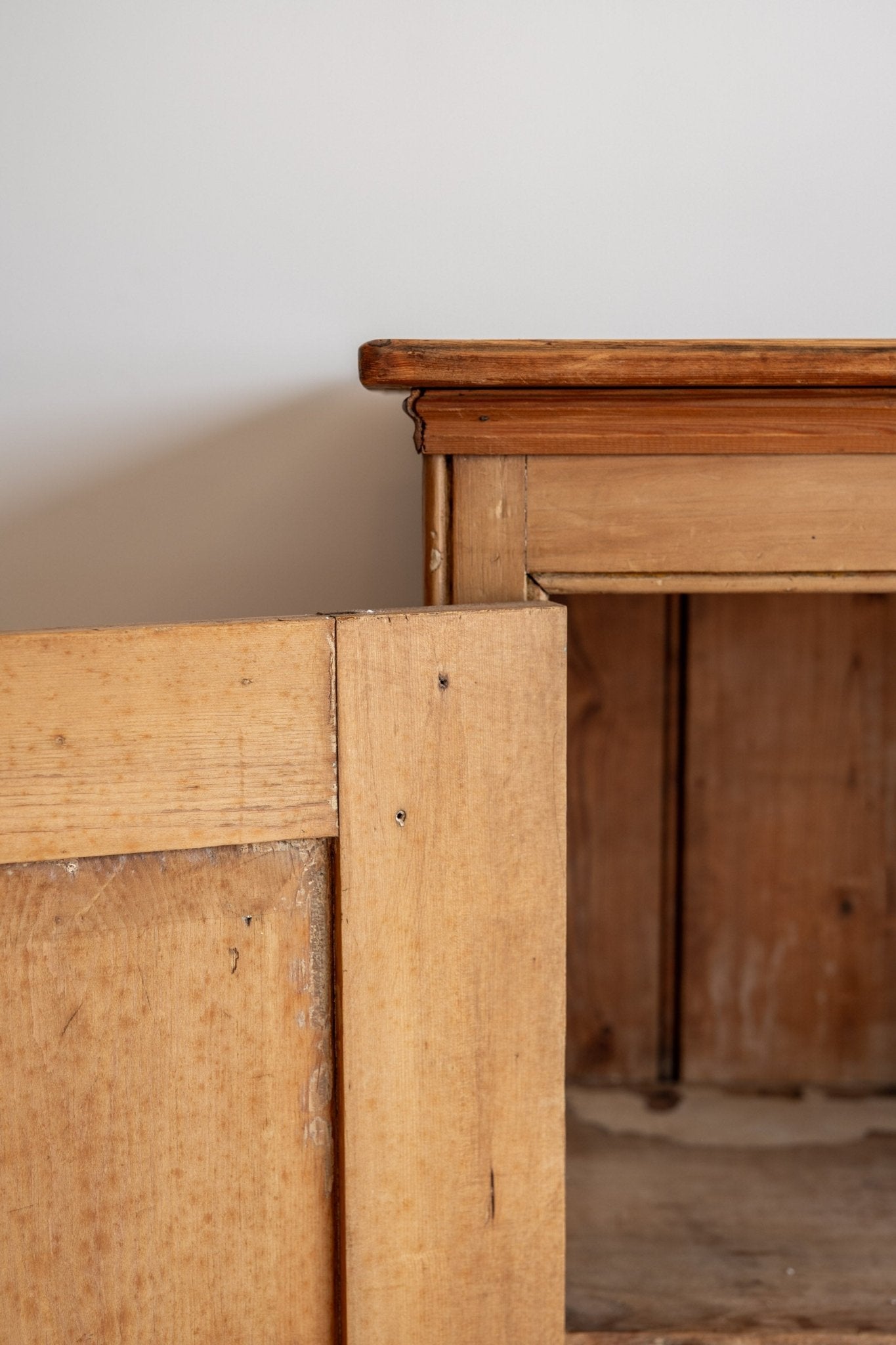 Antique English Pine Cupboard - IDYLL MANOR
