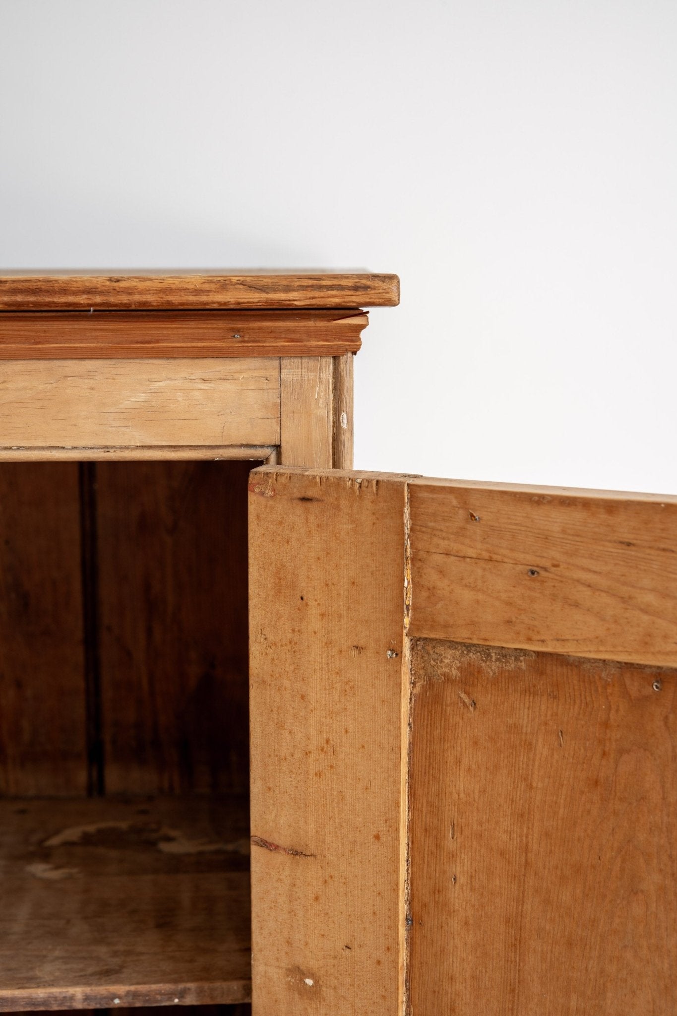 Antique English Pine Cupboard - IDYLL MANOR