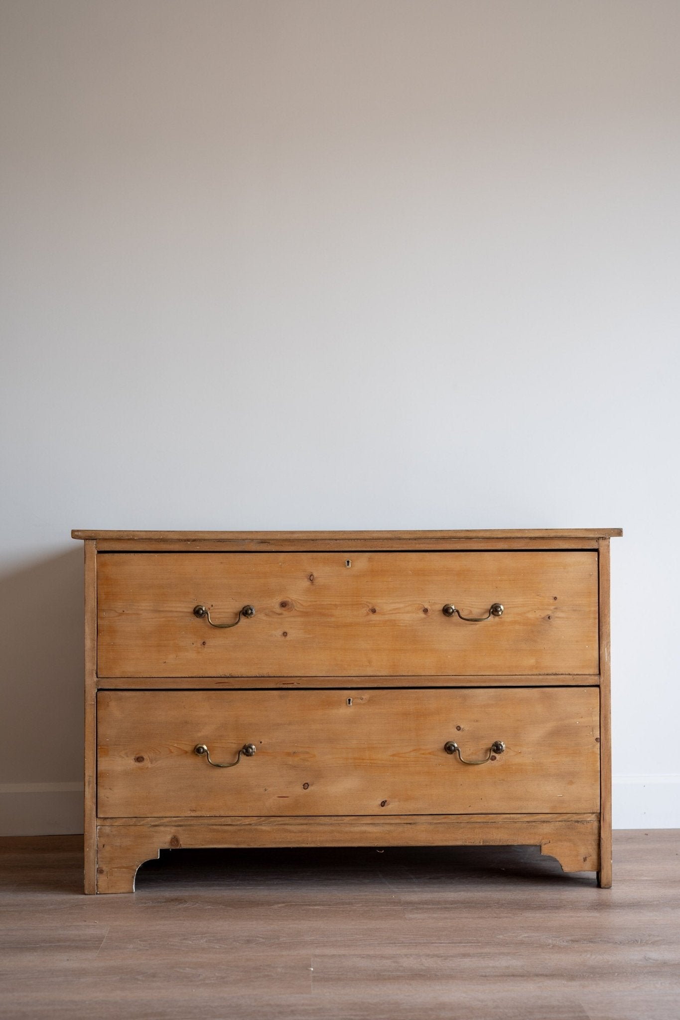 English Chest of Drawers - IDYLL MANOR