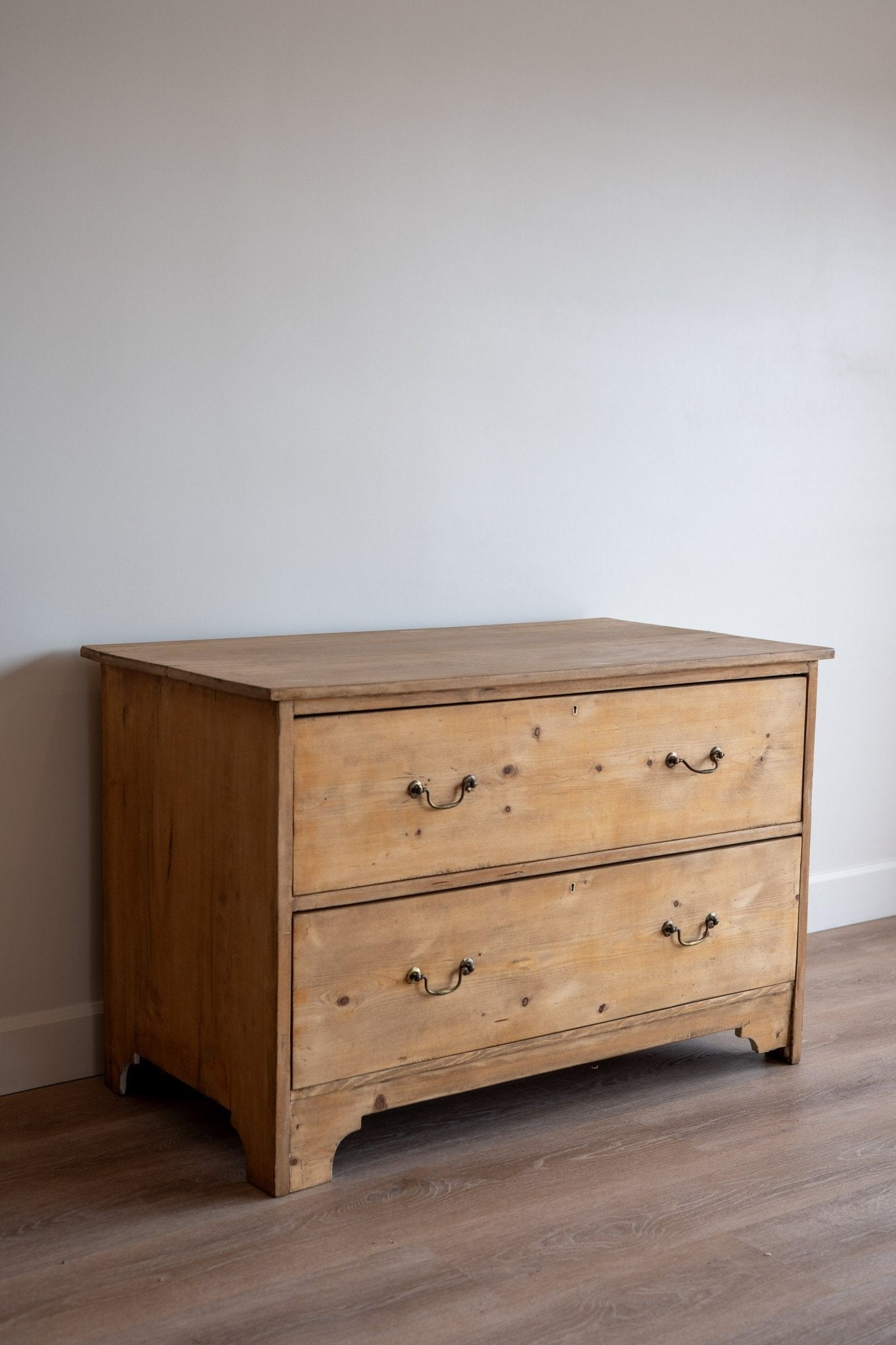 English Chest of Drawers - IDYLL MANOR