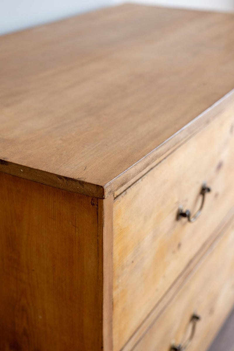English Chest of Drawers - IDYLL MANOR