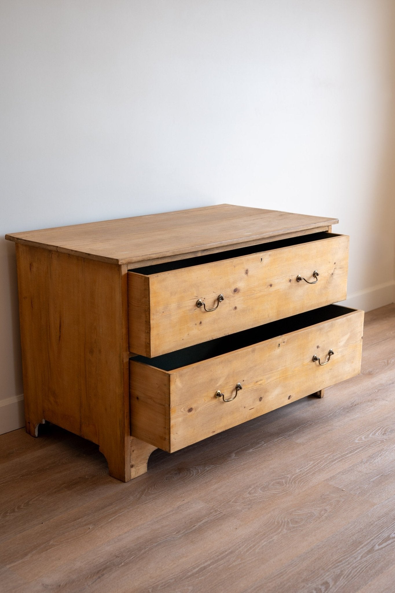 English Chest of Drawers - IDYLL MANOR