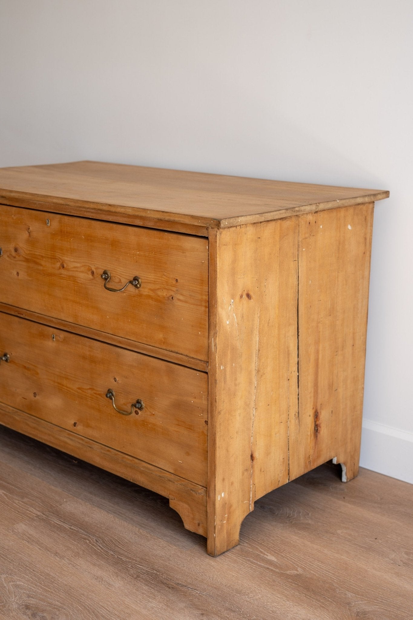 English Chest of Drawers - IDYLL MANOR