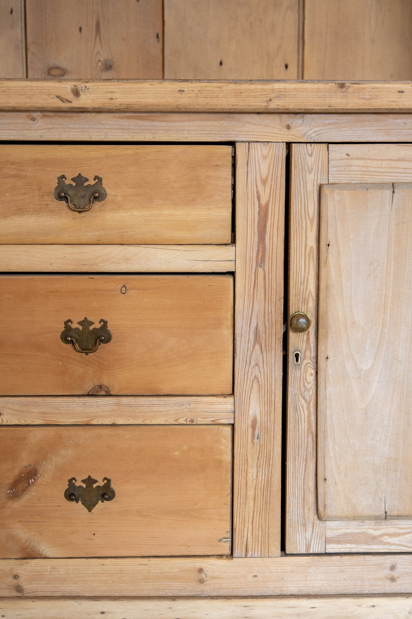 Scalloped Edge Kitchen Dresser - IDYLL MANOR