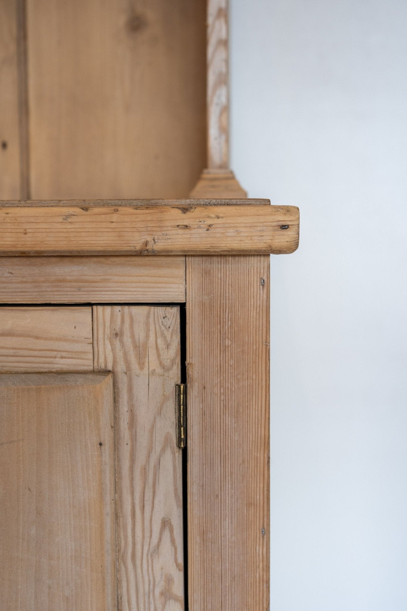 Scalloped Edge Kitchen Dresser - IDYLL MANOR