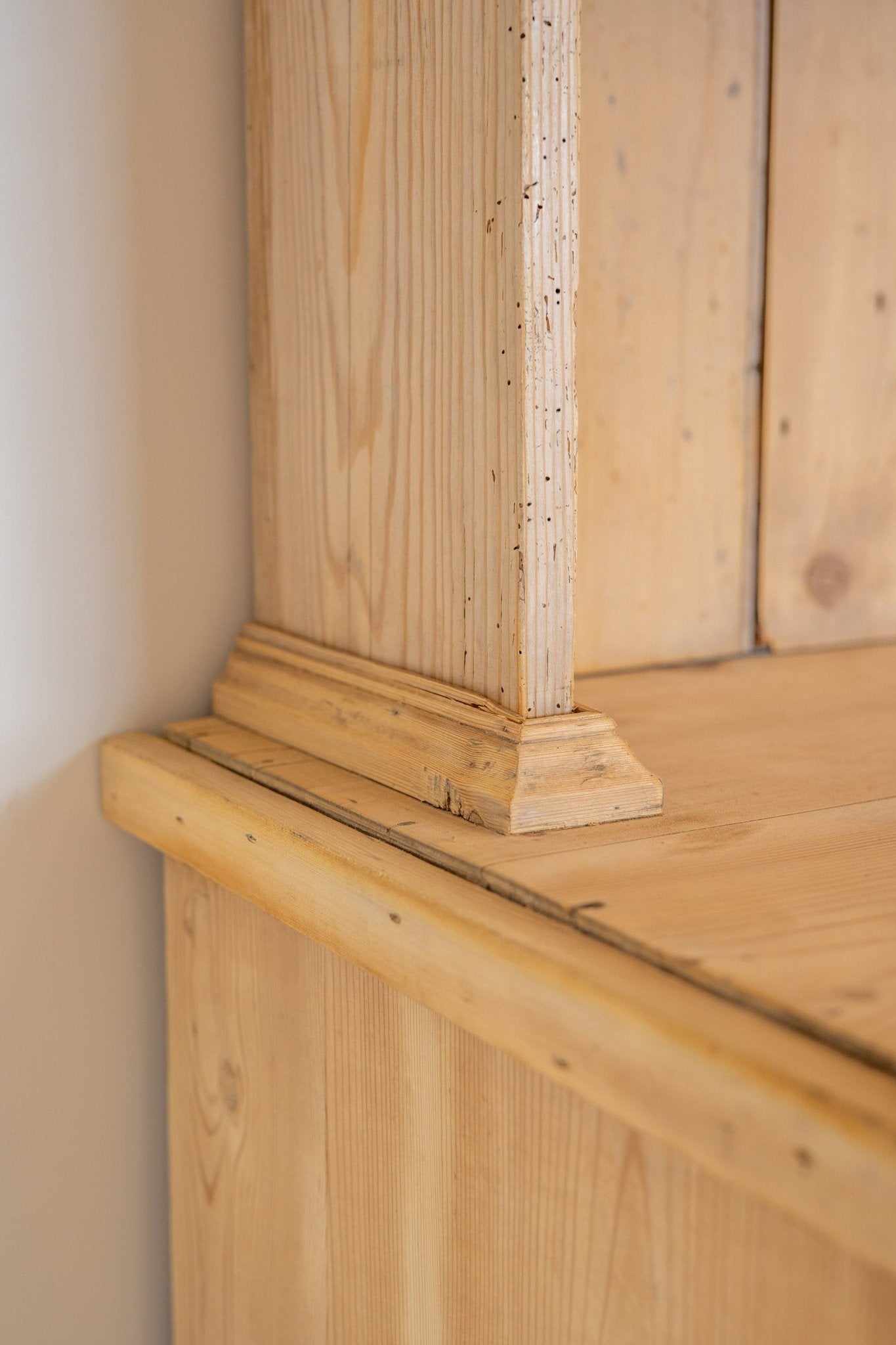 Scalloped Edge Kitchen Dresser - IDYLL MANOR