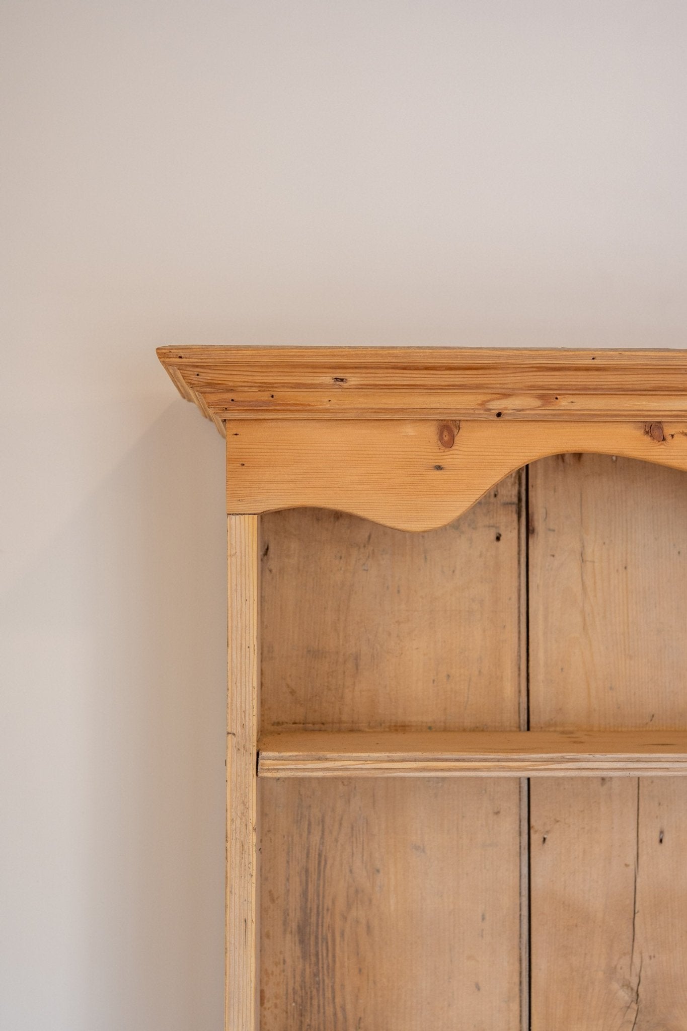 Scalloped Edge Kitchen Dresser - IDYLL MANOR