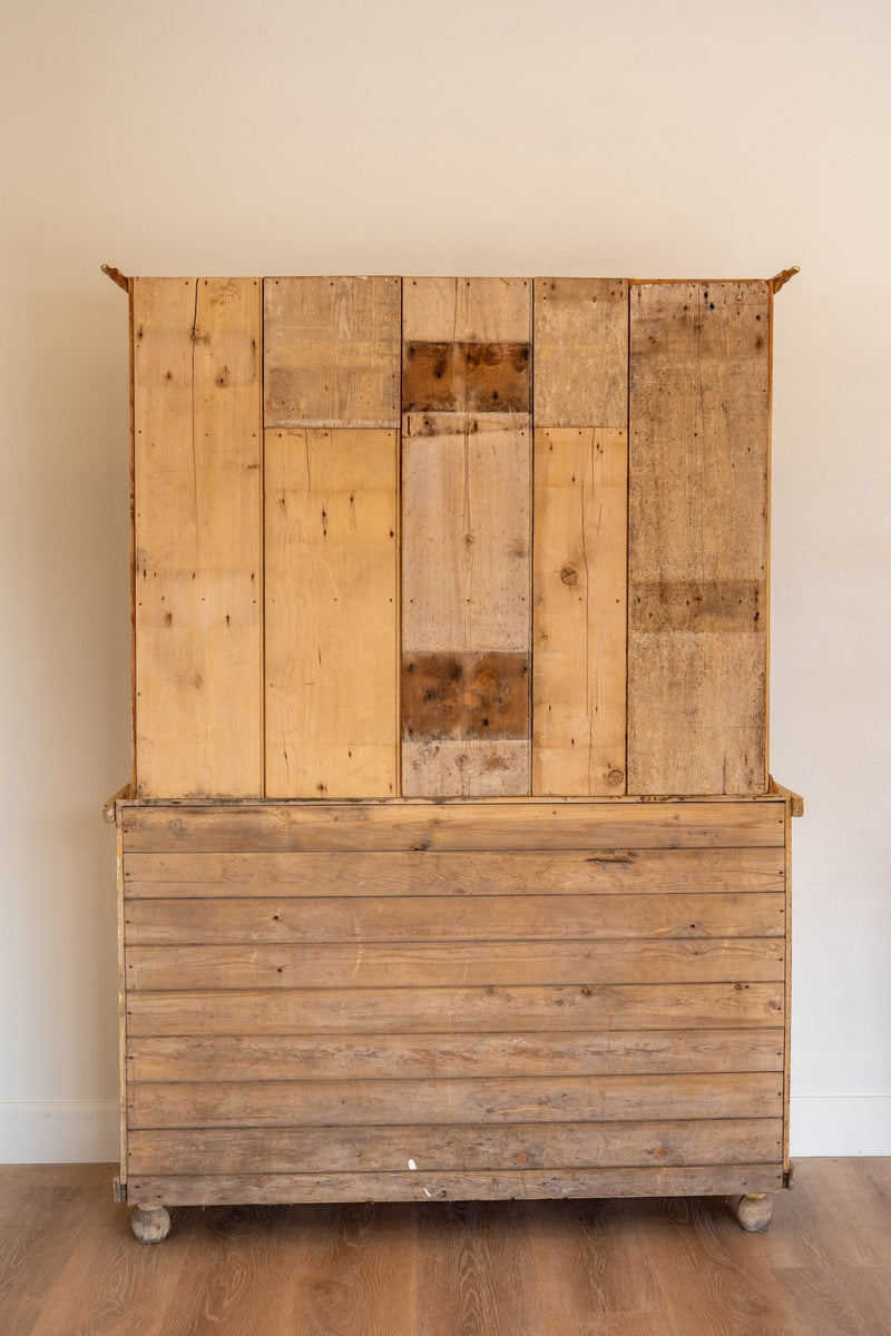 Scalloped Edge Kitchen Dresser - IDYLL MANOR