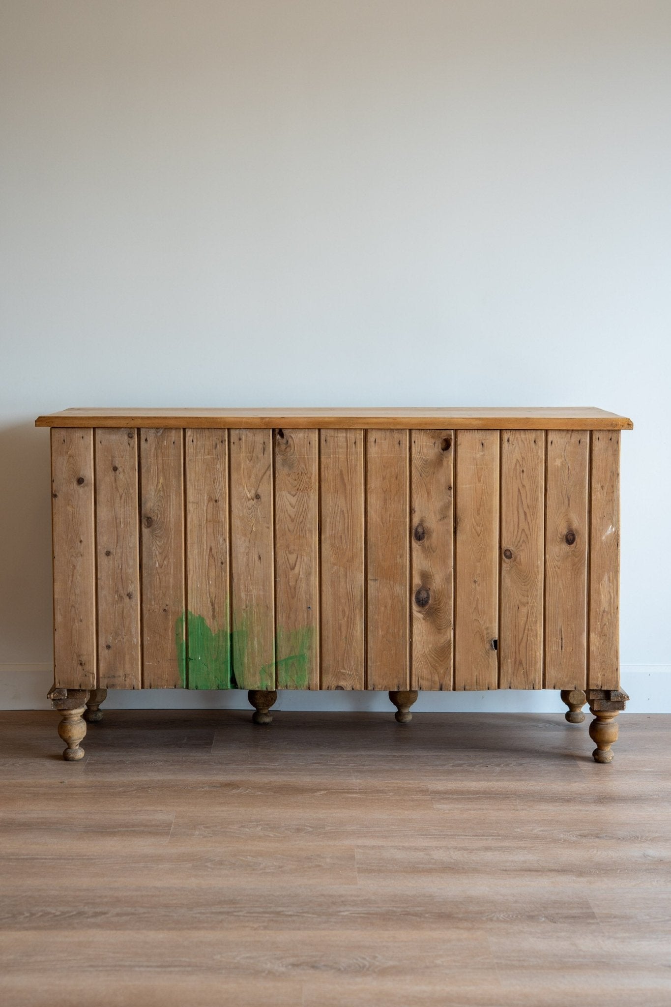 English Sideboard With Scallop - IDYLL MANOR