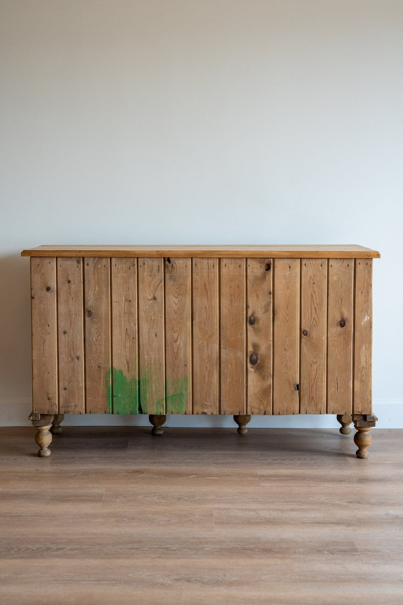 English Sideboard With Scallop - IDYLL MANOR