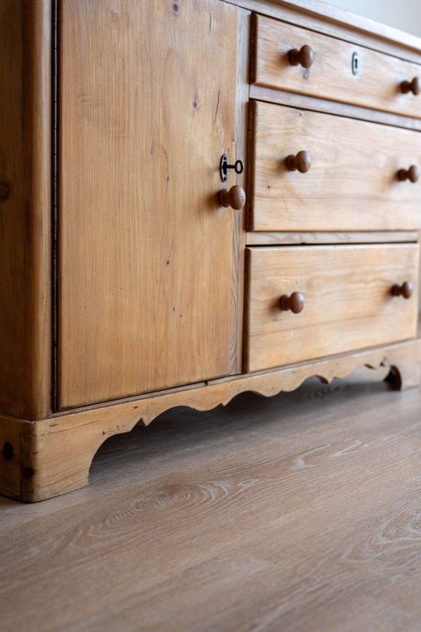 Petite Carved Cupboard - IDYLL MANOR