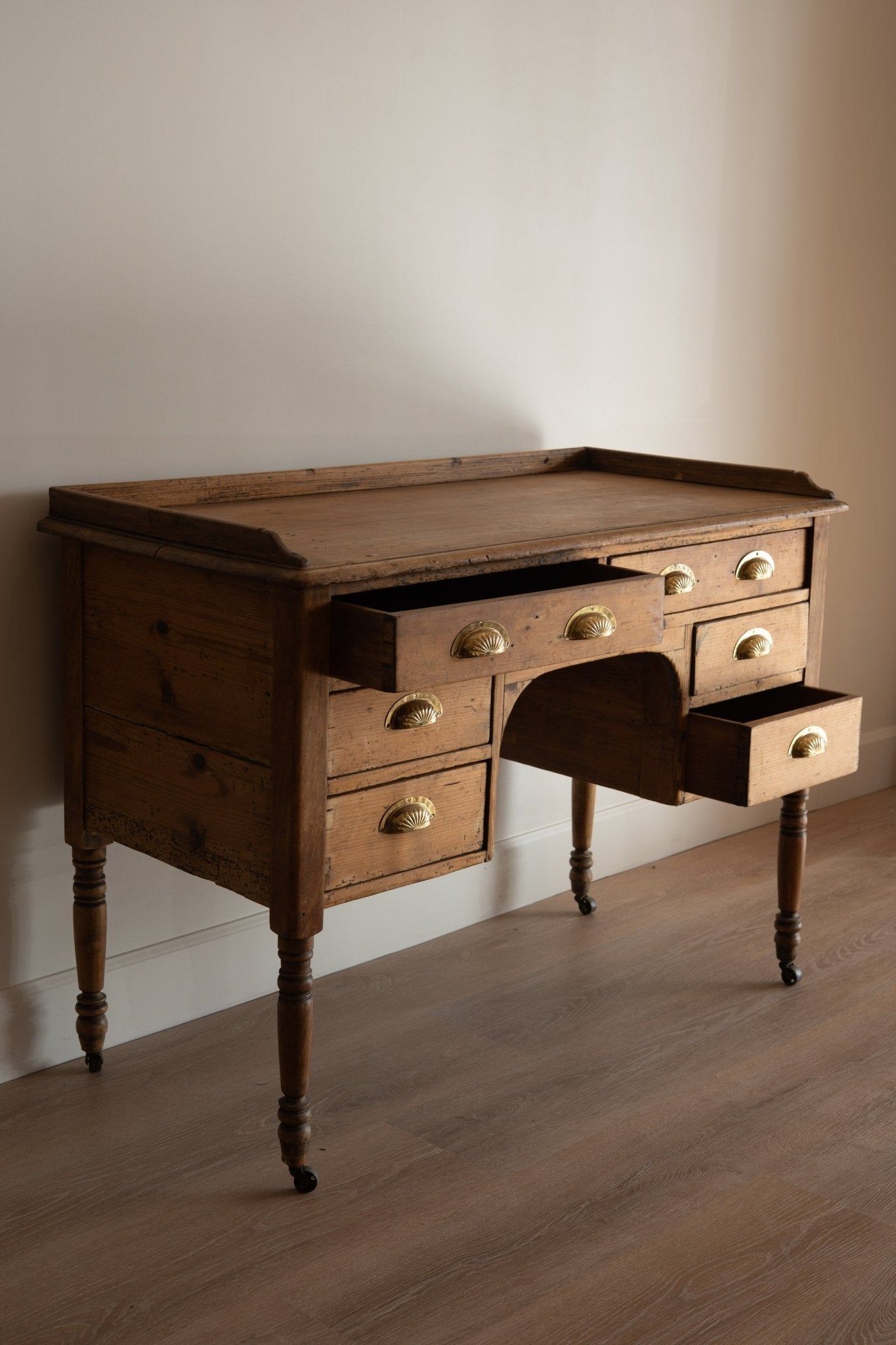 Writing Desk - IDYLL MANOR
