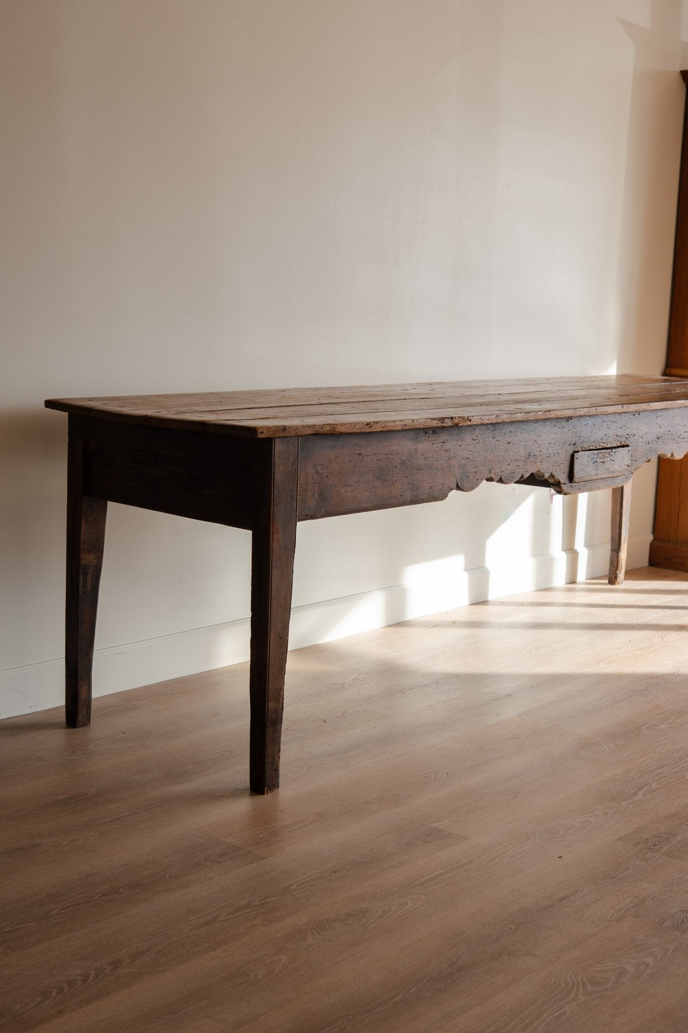 French Provincial Table - IDYLL MANOR