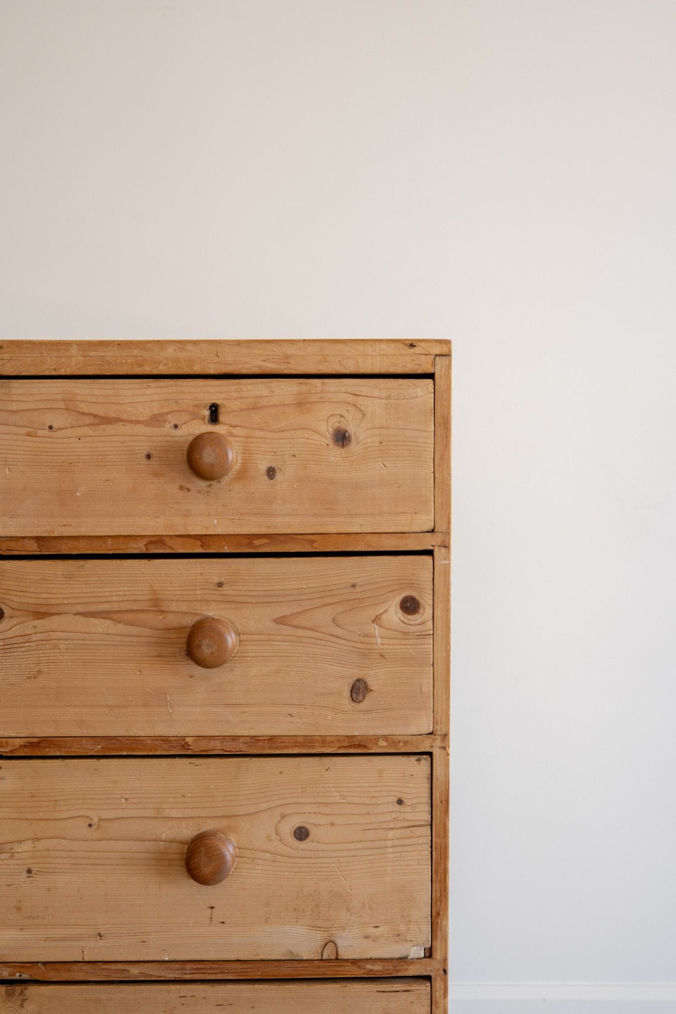 Heritage Pine Chest of Drawers - IDYLL MANOR