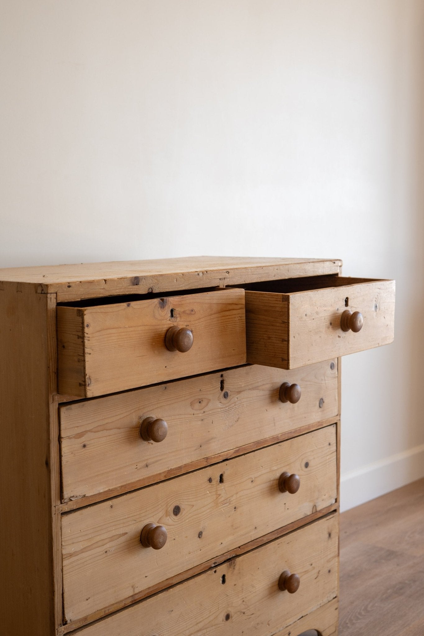 Heritage Pine Chest of Drawers - IDYLL MANOR