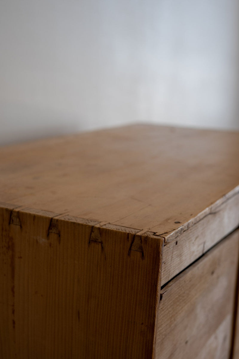Irish Pine Table - IDYLL MANOR