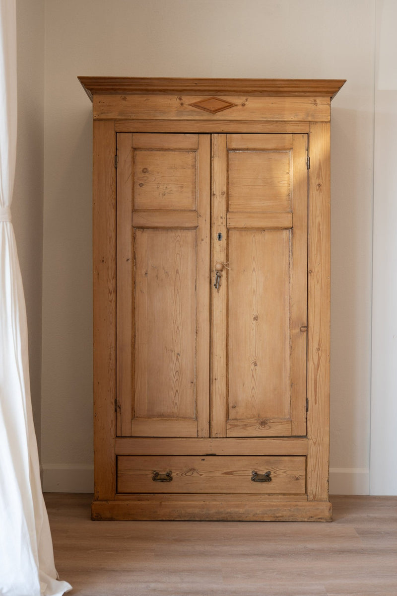 Pine Linen Cupboard - IDYLL MANOR