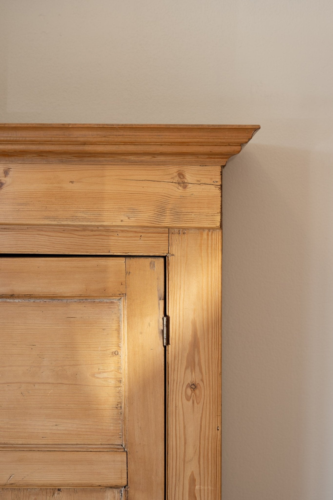 Pine Linen Cupboard - IDYLL MANOR