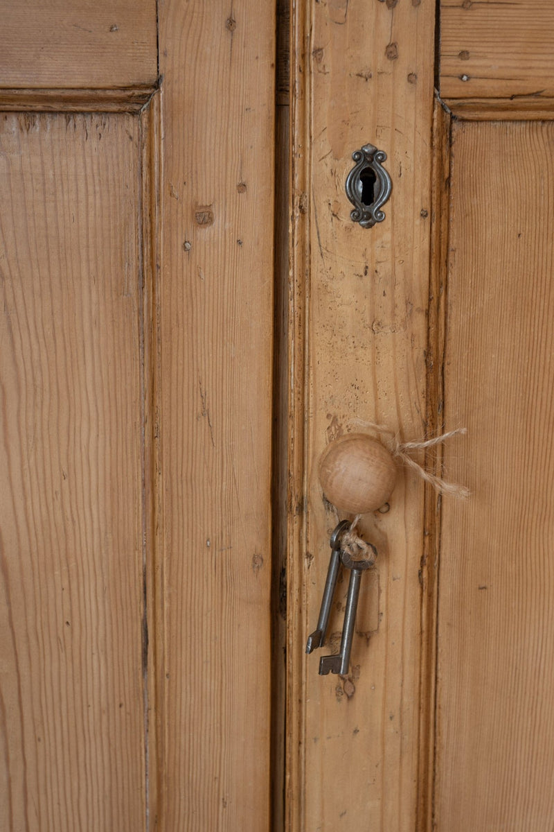 Pine Linen Cupboard - IDYLL MANOR