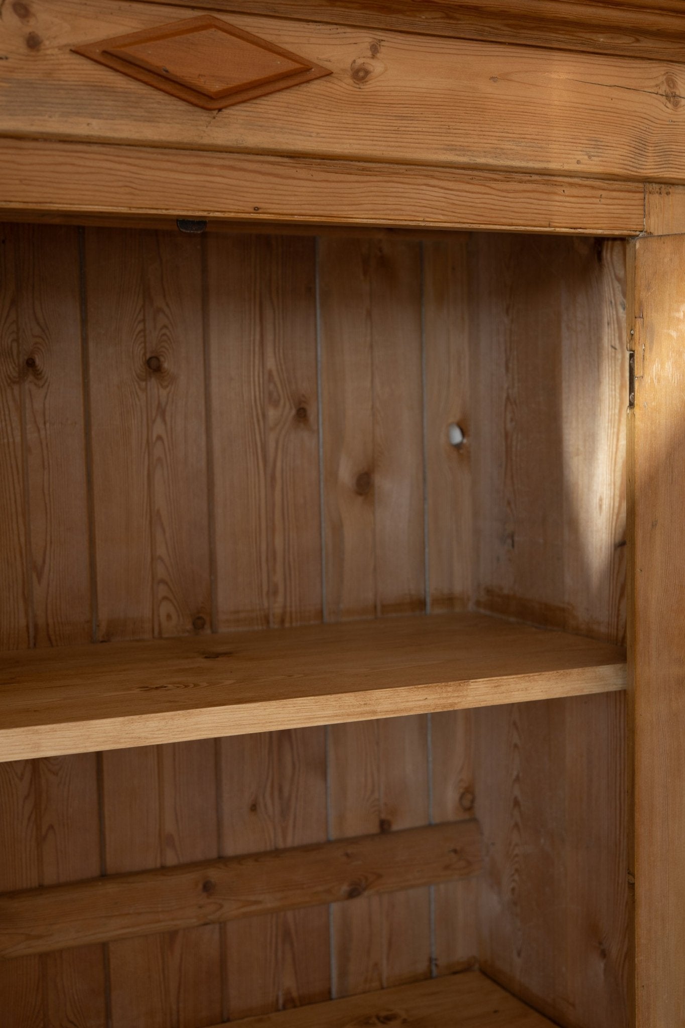 Pine Linen Cupboard - IDYLL MANOR