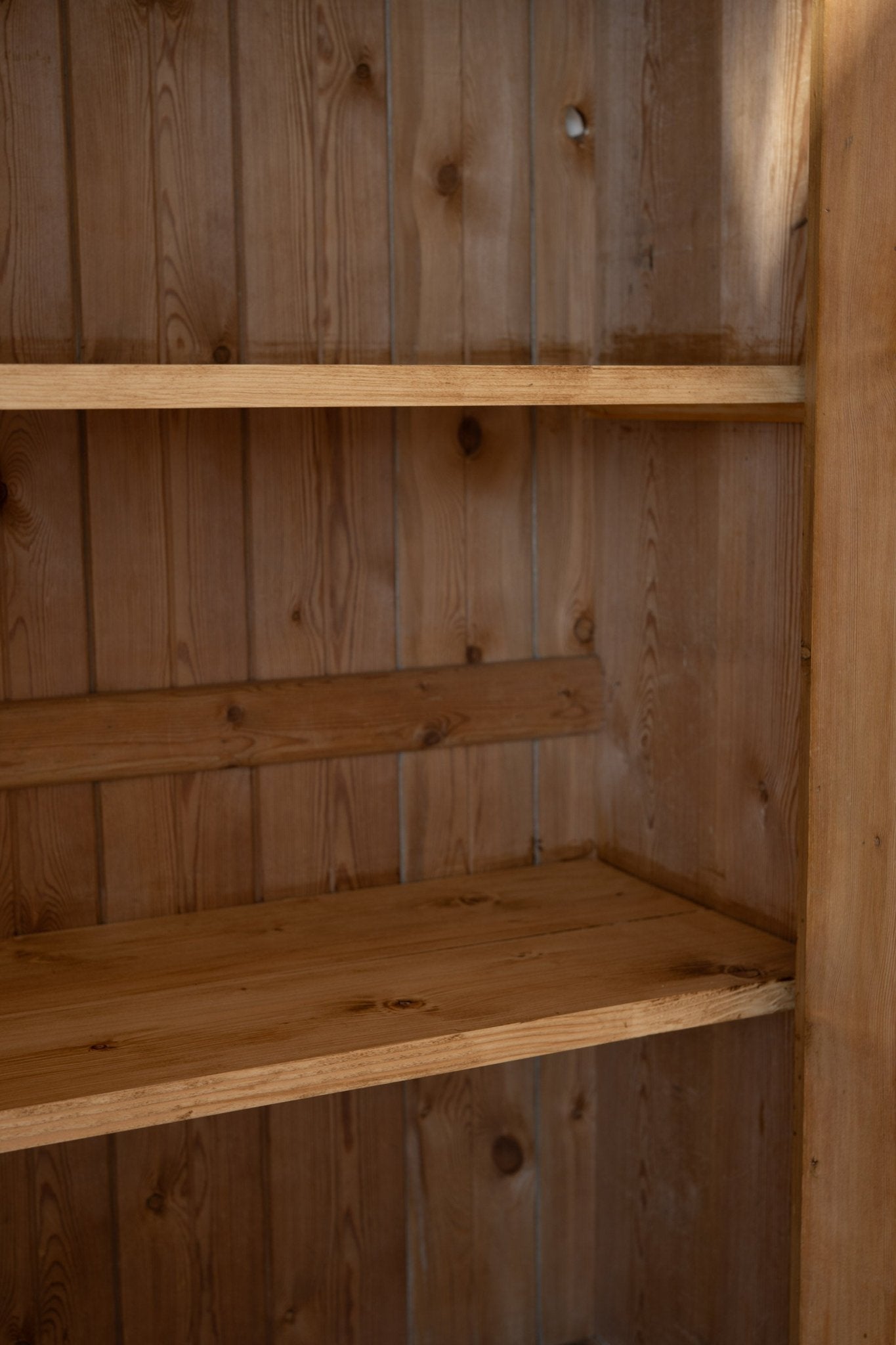 Pine Linen Cupboard - IDYLL MANOR