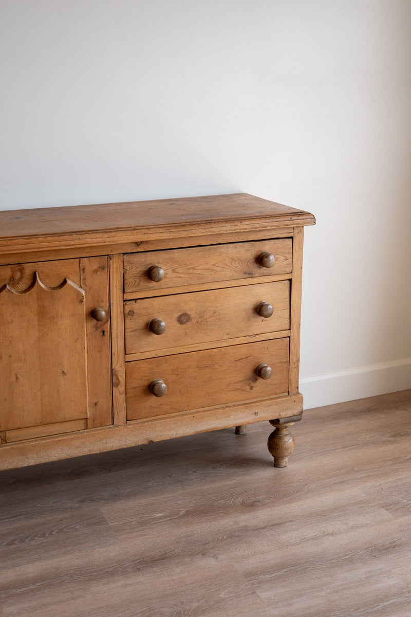 English Country Pine Cabinet - IDYLL MANOR