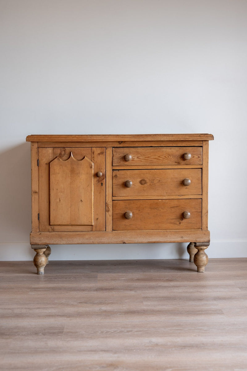 English Country Pine Cabinet - IDYLL MANOR