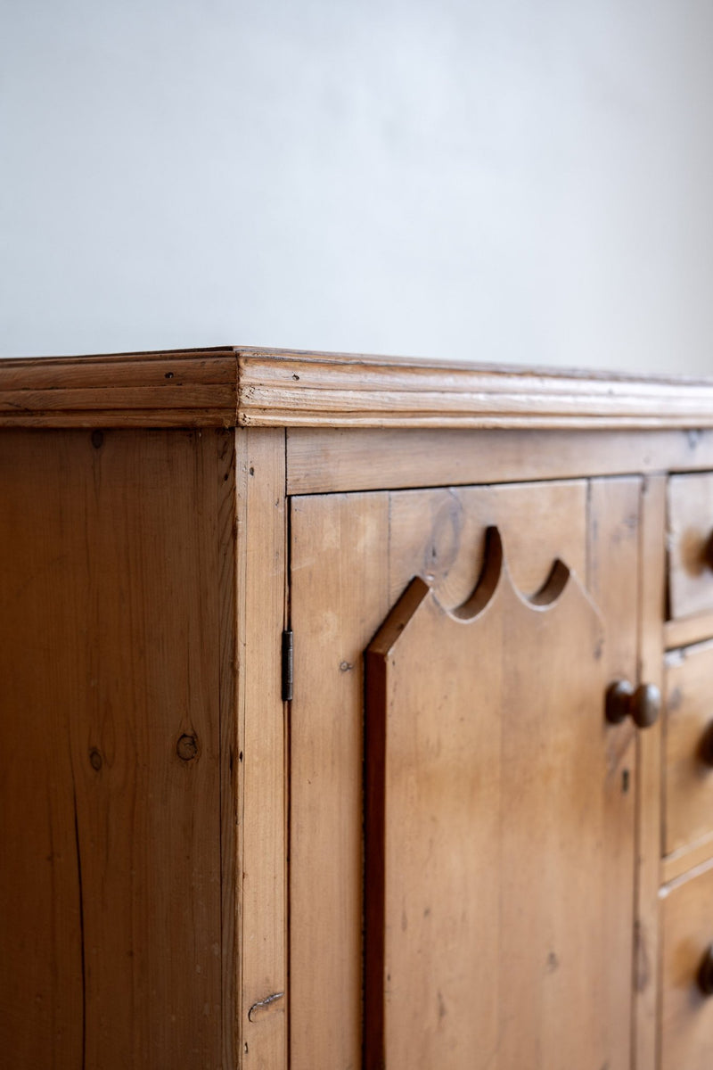 English Country Pine Cabinet - IDYLL MANOR