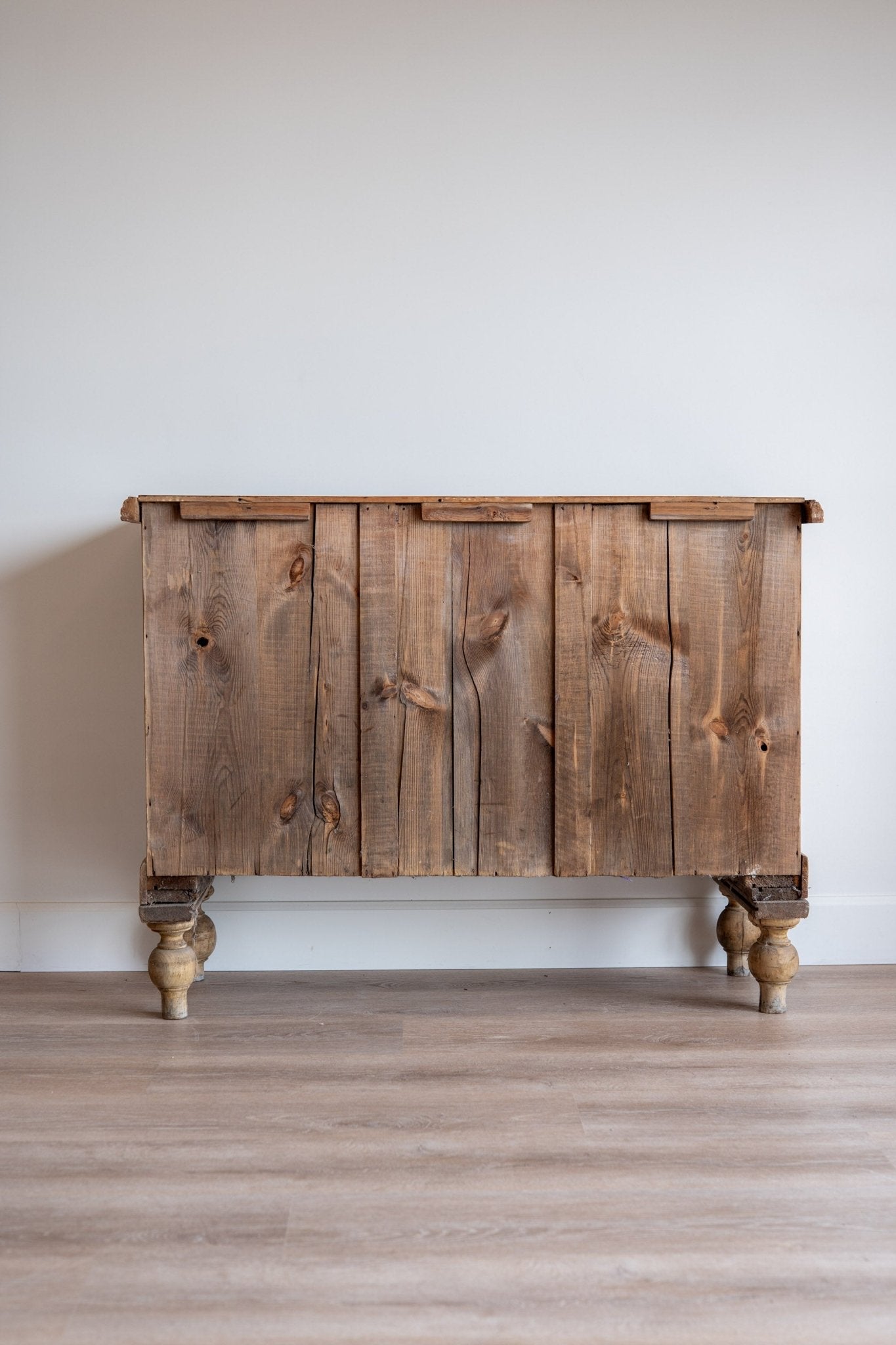 English Country Pine Cabinet - IDYLL MANOR