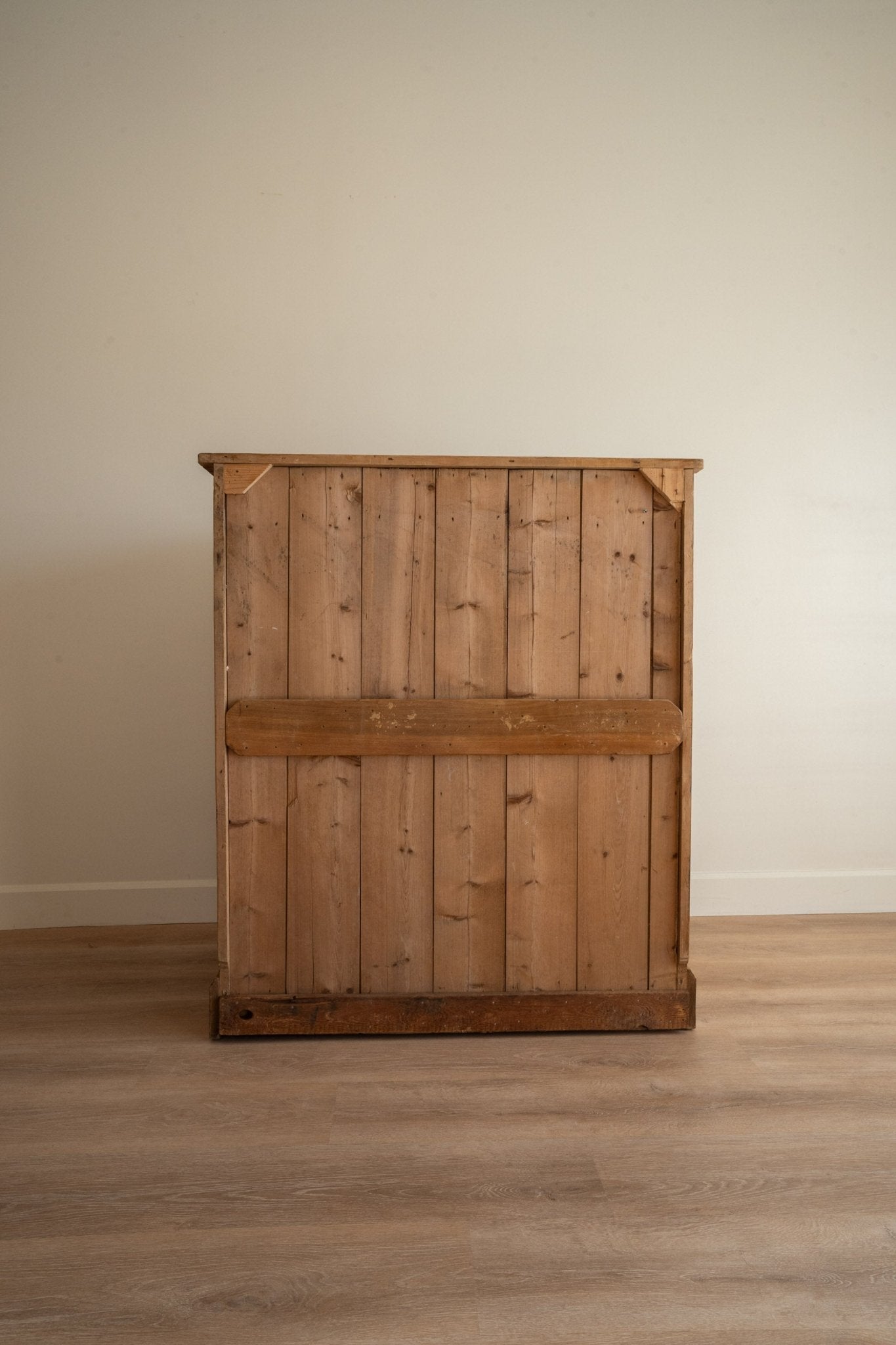 Tall Chest of Drawers, 5 Brass Handles - IDYLL MANOR