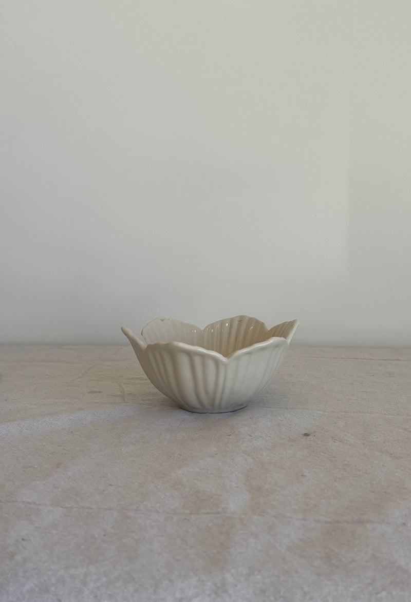 Handmade Flower Bowl - IDYLL MANOR