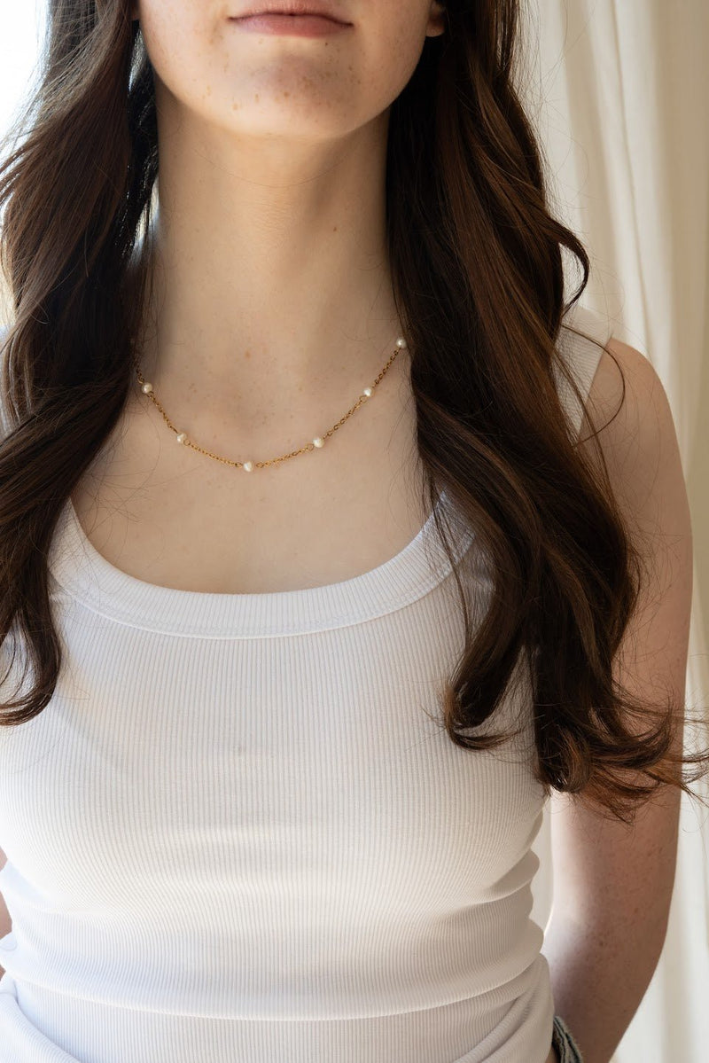Dainty Gold Pearl Choker - IDYLL MANOR