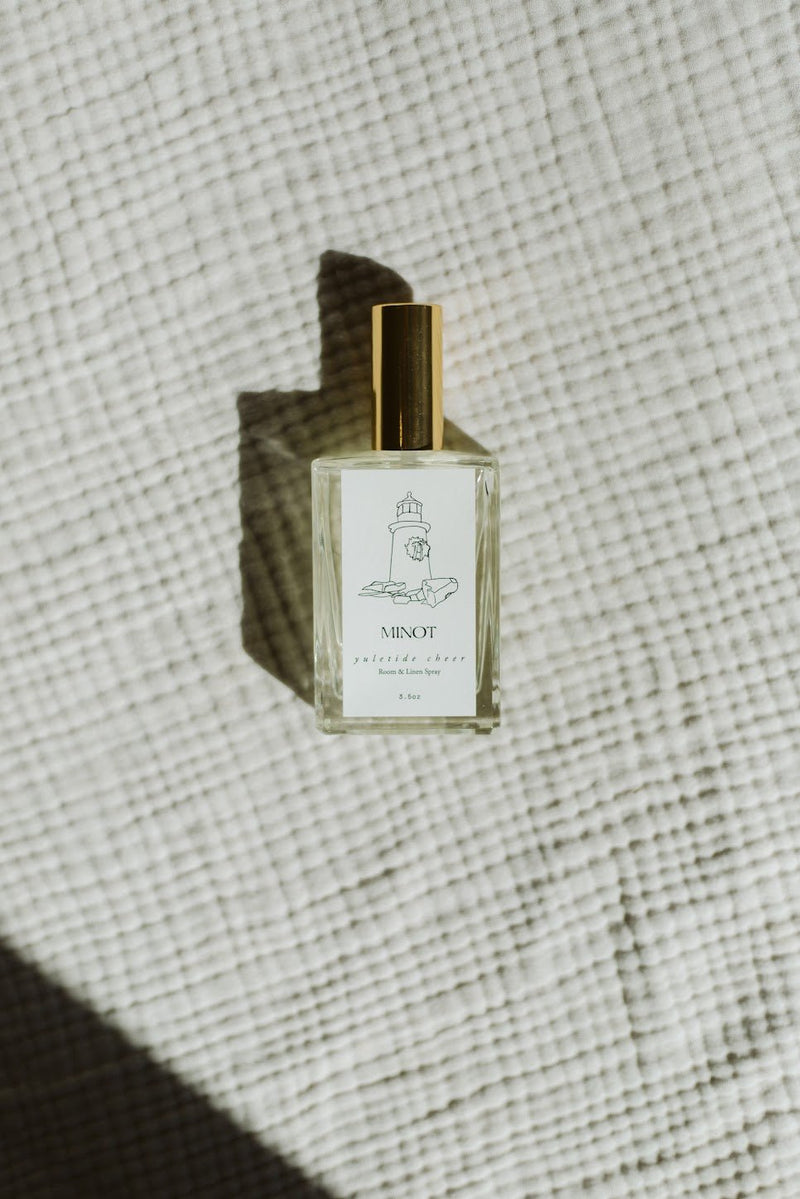 Yuletide Cheer Candle - IDYLL MANOR