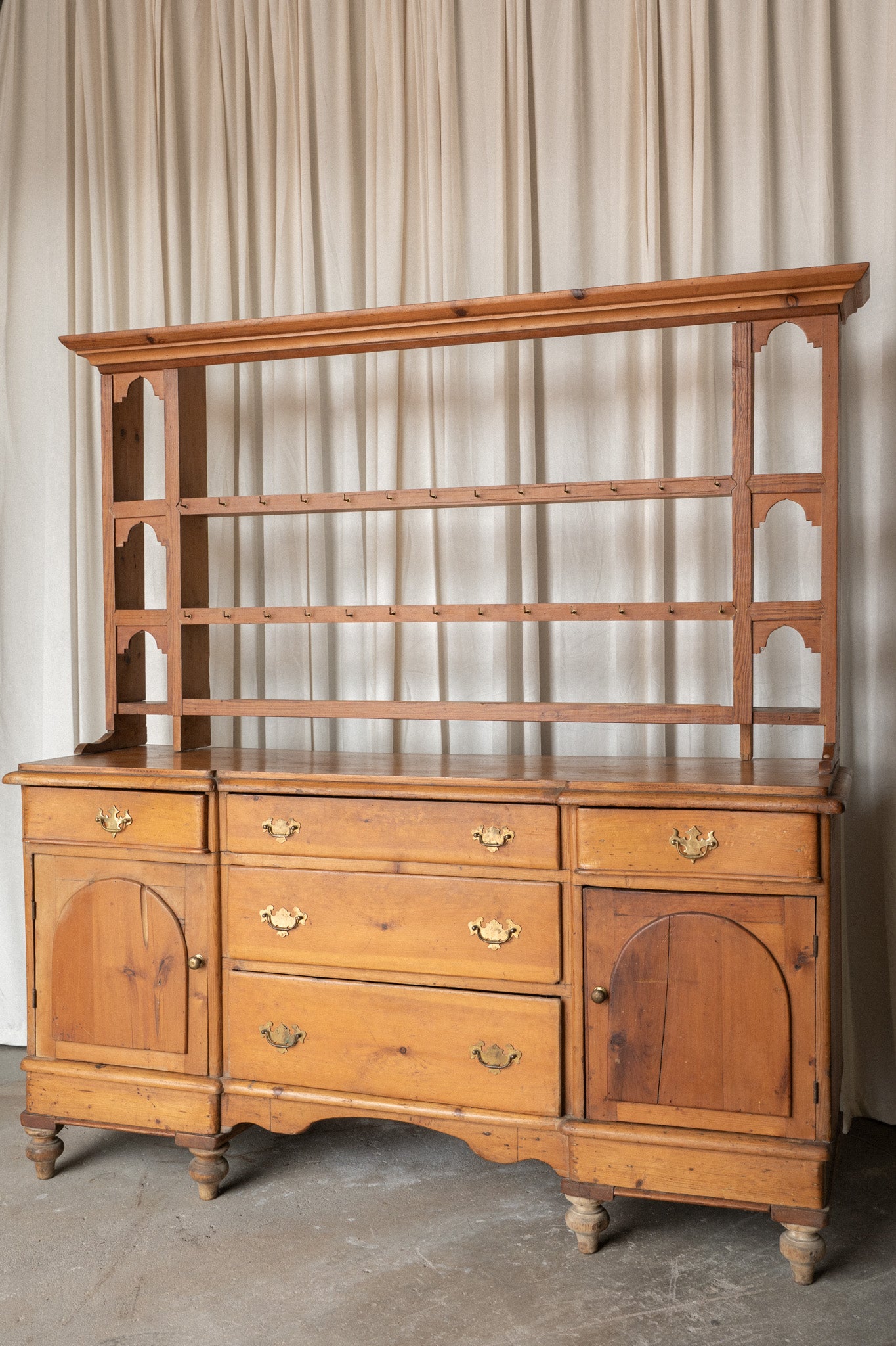 Amber Kitchen Dresser | Open Shelving - IDYLL MANOR