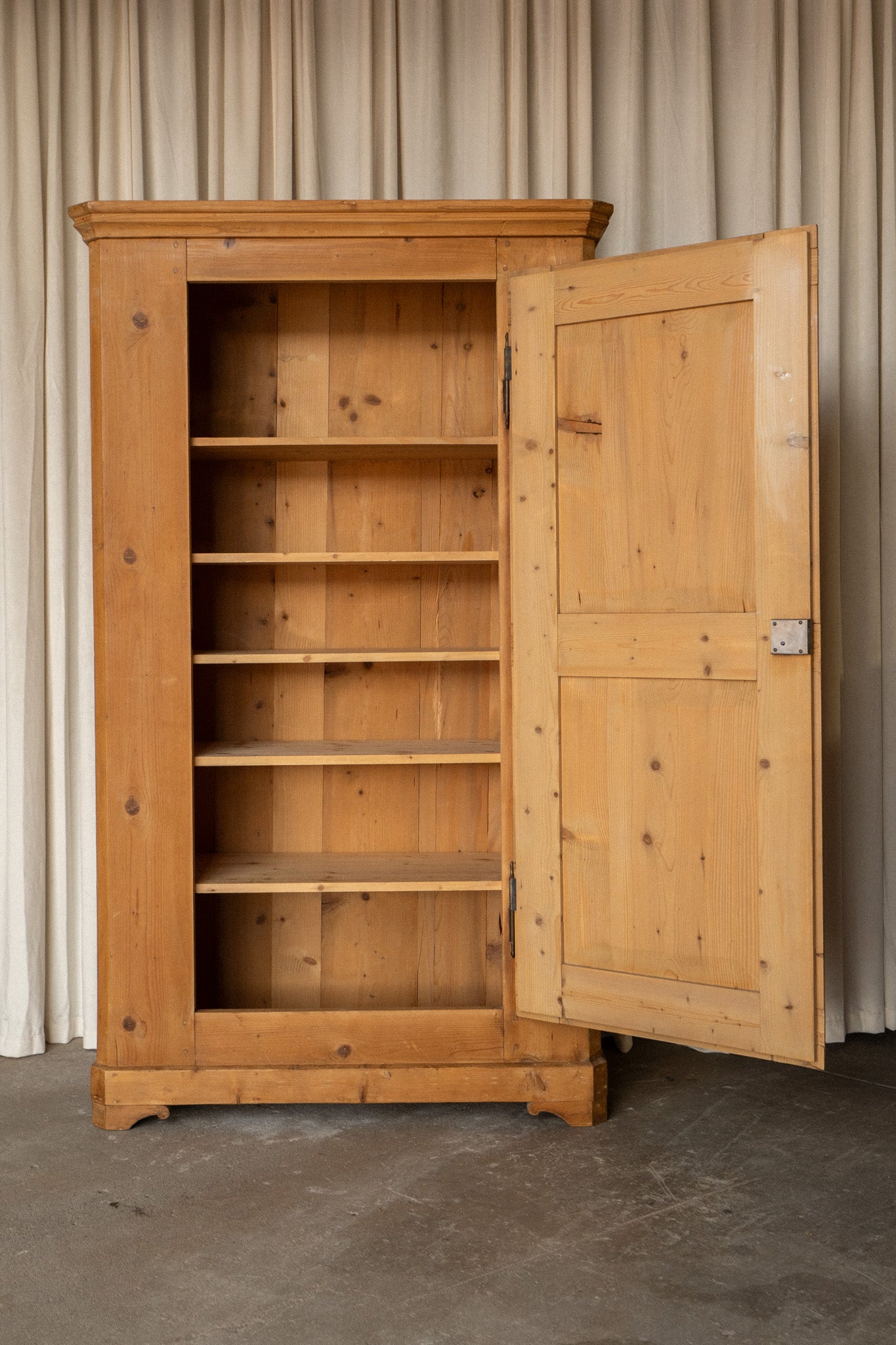Antique English Kitchen Pantry/Linen Cupboard | 5 Shelves - IDYLL MANOR