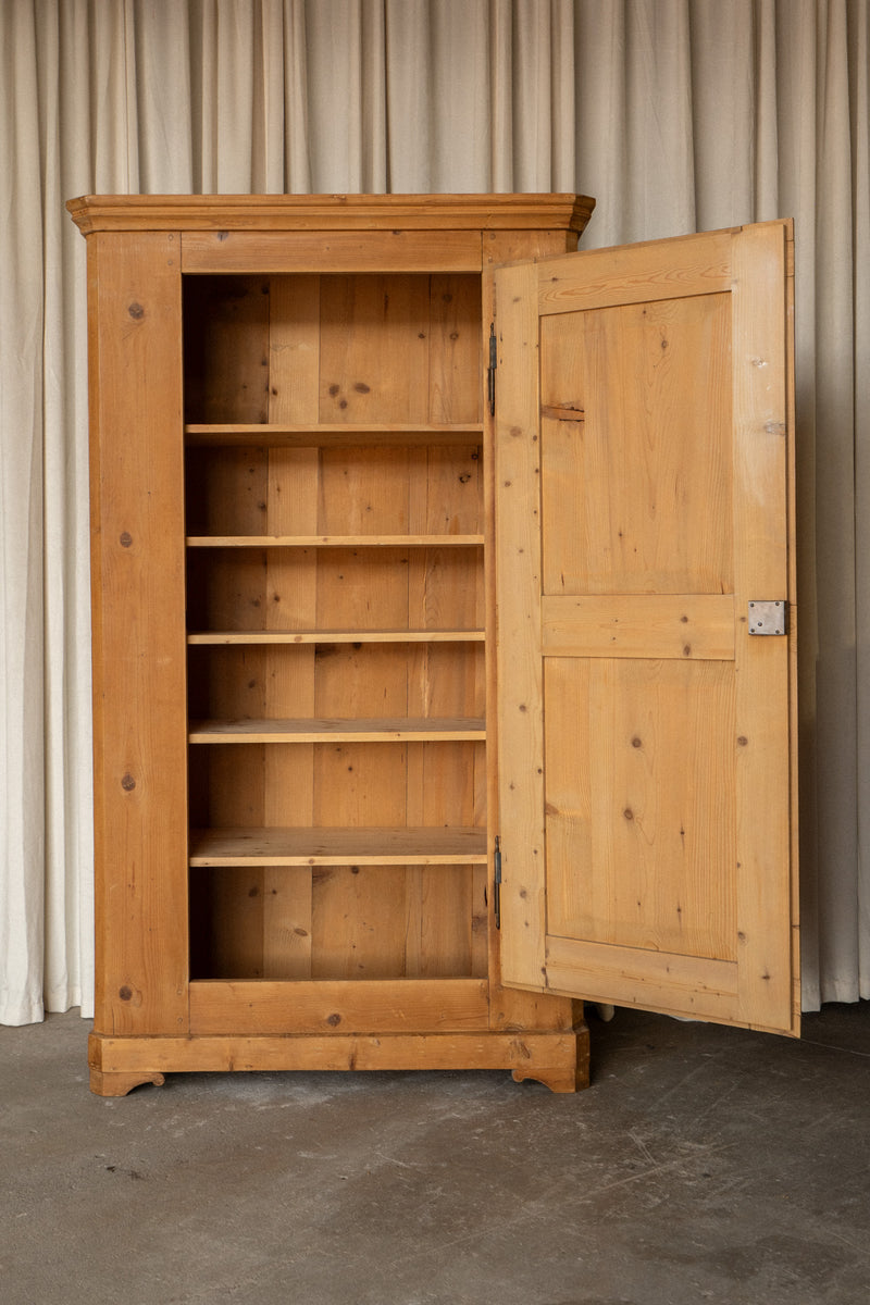 Antique English Kitchen Pantry/Linen Cupboard | 5 Shelves - IDYLL MANOR
