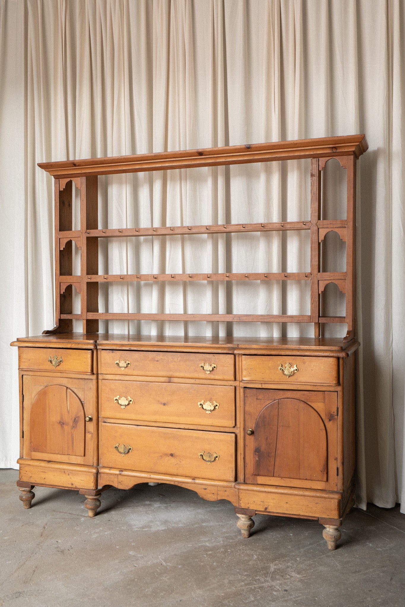 Amber Kitchen Dresser | Open Shelving - IDYLL MANOR