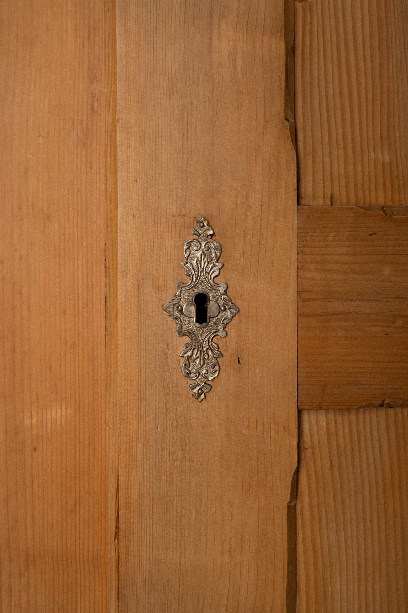 Antique English Kitchen Pantry/Linen Cupboard | 5 Shelves - IDYLL MANOR