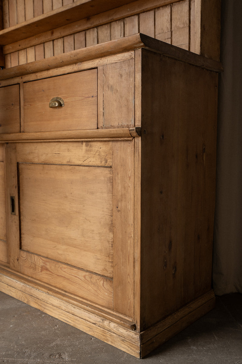Stunning Classic English Kitchen Dresser - IDYLL MANOR