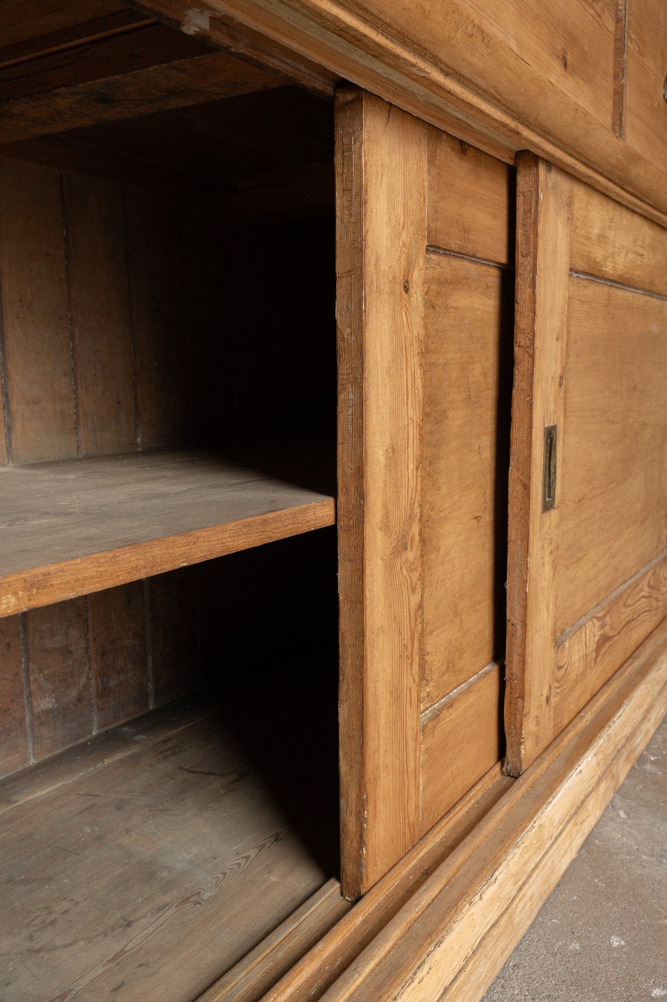 Stunning Classic English Kitchen Dresser - IDYLL MANOR