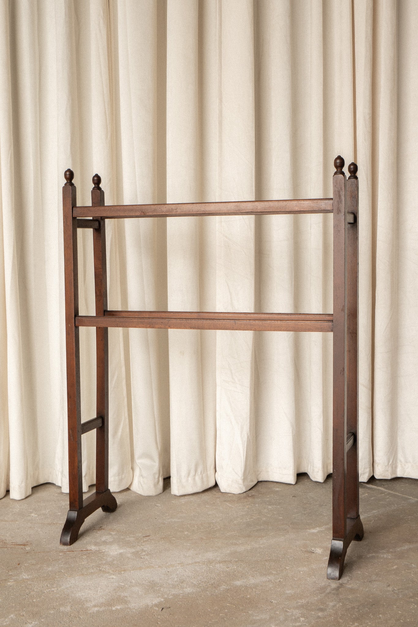 Edwardian Towel Rack - IDYLL MANOR